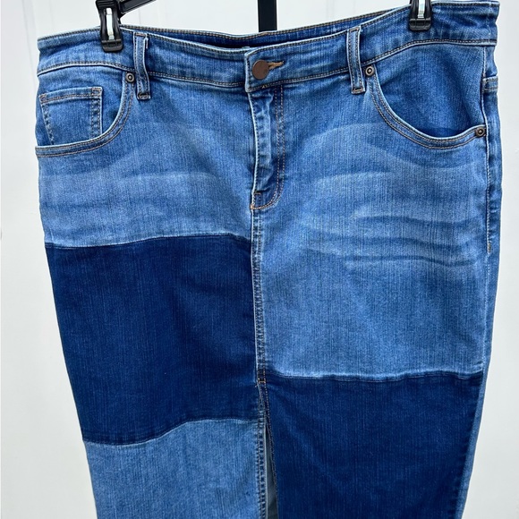 ♠️BLACK FRIDAY SALE!♠️ New York & Company Patchwork Denim Skirt Size 14 - Picture 3 of 7